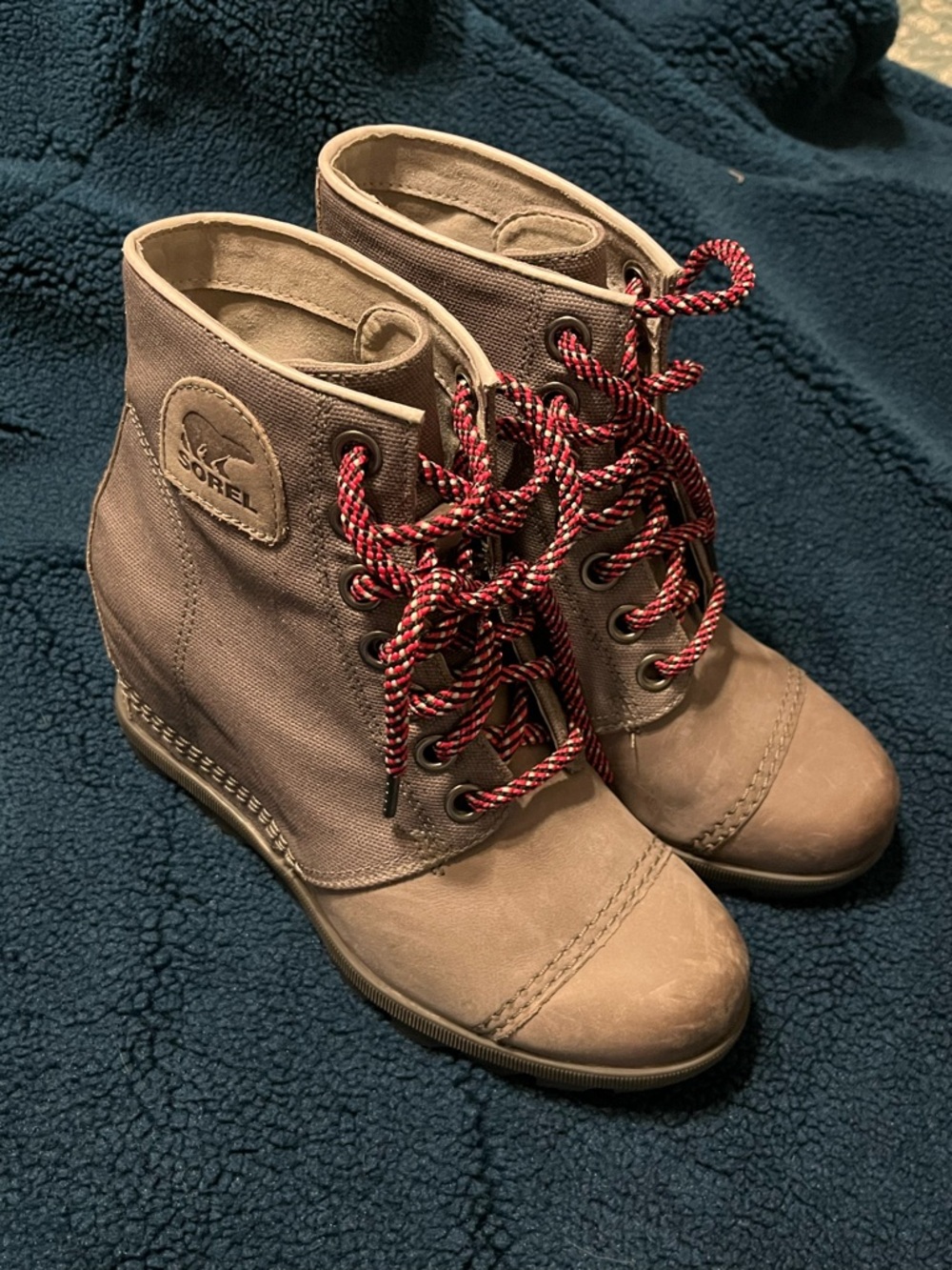 Sorel Women's Taupe Canvas Wedge Lace-Up Boots with red/pink Accent Laces